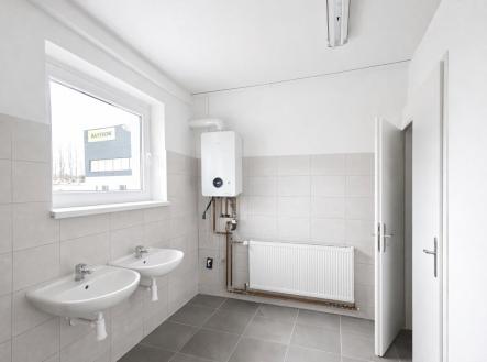 sociální zařízení 1.jpeg | Pronájem - výrobní prostor, 349 m²