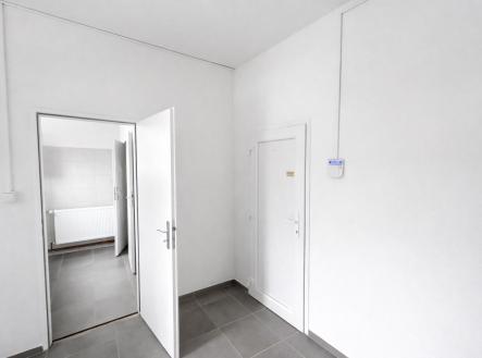 chodba.jpeg | Pronájem - výrobní prostor, 349 m²