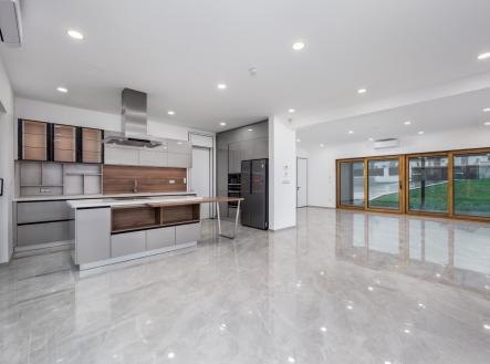 Kuchyně 1NP | Prodej - dům/vila, 292 m²