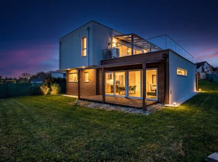 hf_20260428_201948_d1023c94-31b9-408f-b71d-00e0d79b473a | Prodej - dům/vila, 292 m²