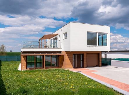 Pohled přední | Prodej - dům/vila, 292 m²