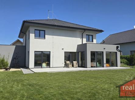 Prodej - dům/vila, 228 m²