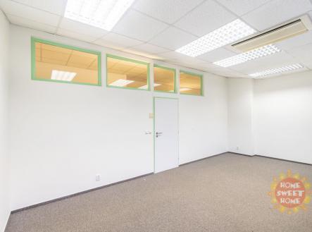 Pronájem - kanceláře, 400 m²