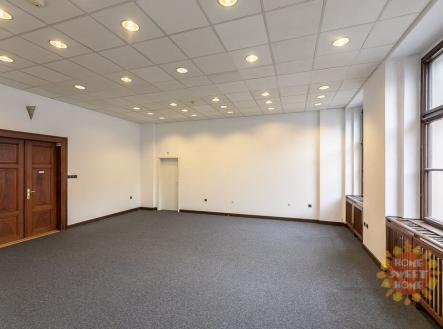 Pronájem - kanceláře, 256 m²