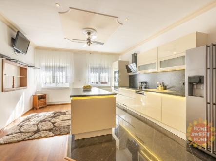 zom-8713-hdr.jpg | Prodej - dům/vila, 320 m²