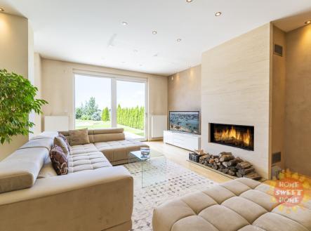 zom-9782-hdr-krb-a-televize.jpg | Pronájem - dům/vila, 550 m²