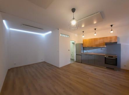Pronájem bytu, 1+kk, 33 m² obrázek