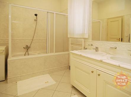 4f738d923244d54350cb3633906df390.jpg | Pronájem bytu, 3+kk, 77 m²