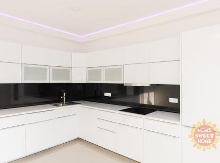 5ff3e53bf816ff8903aa0dba79e243fb.jpg | Pronájem bytu, 4+kk, 107 m²