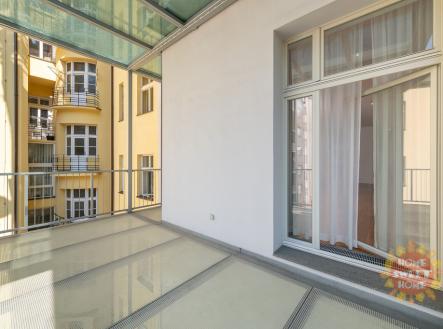 2021-09-laubova-5-byt-7-2048px-for-web-002.jpg | Pronájem bytu, 3+kk, 134 m²