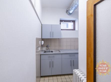 zom-6810-hdr.jpg | Pronájem - kanceláře, 20 m²