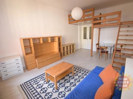 pokoj-s-patrem-2.jpg | Pronájem bytu, 2+kk, 62 m²