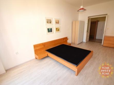 pokoj-s-arkyrem-1.jpg | Pronájem bytu, 2+kk, 62 m²
