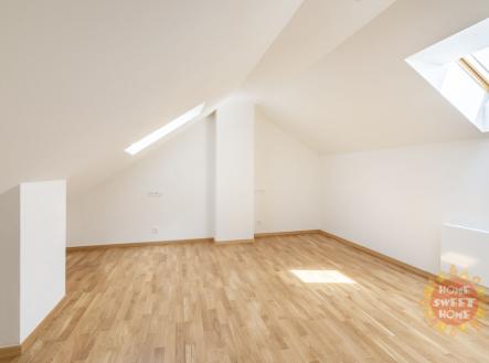 zom-1156-hdr.jpg | Pronájem bytu, 2+kk, 62 m²