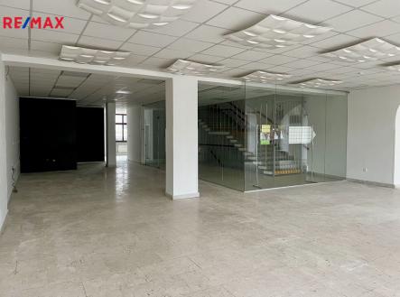 Pronájem - obchodní prostor, 212 m²