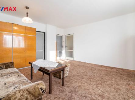 Prostorný obývací pokoj | Pronájem - dům/vila, 78 m²