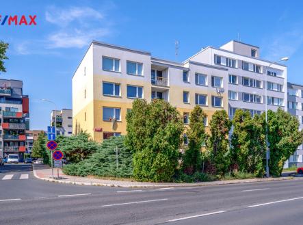 Pohled na dům | Prodej bytu, 1+kk, 27 m²