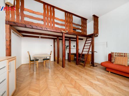 Pokoj s vestavěným patrem | Pronájem bytu, 2+kk, 67 m²