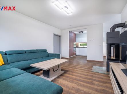 Obývací pokoj z kuchyní | Prodej - dům/vila, 123 m²