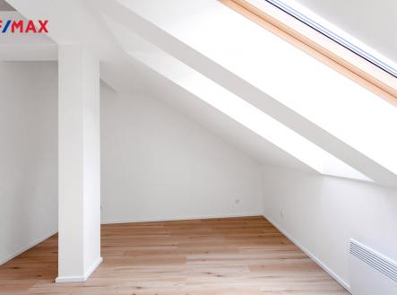 nu04-8.jpg | Pronájem bytu, 1+kk, 22 m²