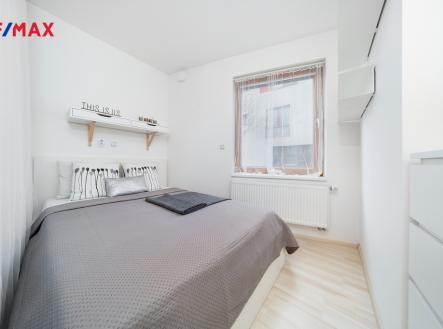 Ložnice | Pronájem bytu, 1+kk, 32 m²