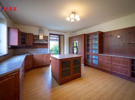 Prodej RD 6+1 Kuřim | Prodej - dům/vila, 239 m²