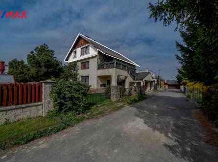 Pohled na dům s vyznačením bytu | Prodej - dům/vila, 143 m²