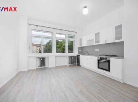 Obývací pokoj s kuchyňskou linkou | Pronájem bytu, 3+kk, 77 m²