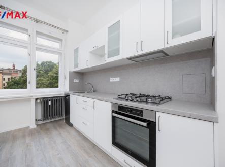 Obývací pokoj s kuchyňskou linkou | Pronájem bytu, 3+kk, 77 m²