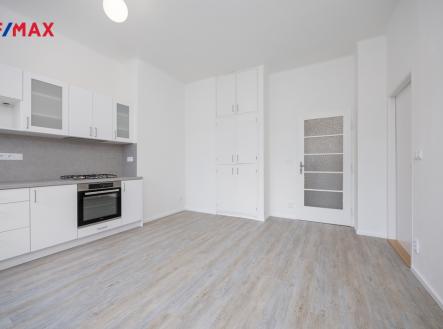 Obývací pokoj s kuchyňskou linkou | Pronájem bytu, 3+kk, 77 m²