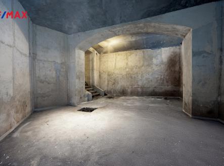 Velký sklep | Prodej - obchodní prostor, 100 m²