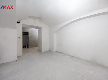 Menší sklep | Prodej - obchodní prostor, 100 m²