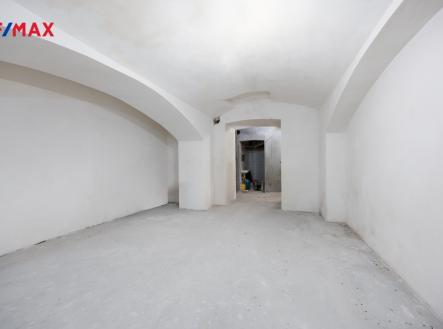Menší sklep | Prodej - obchodní prostor, 100 m²