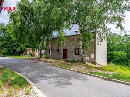Pohled na dům z ulice | Prodej - dům/vila, 208 m²