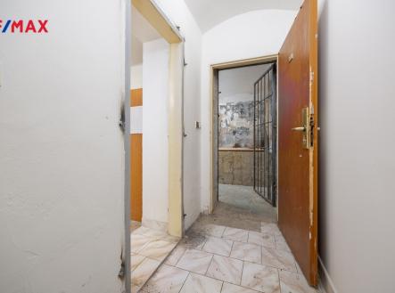 Přístupová chodba k S1,S2,S3 | Prodej - obchodní prostor, 65 m²