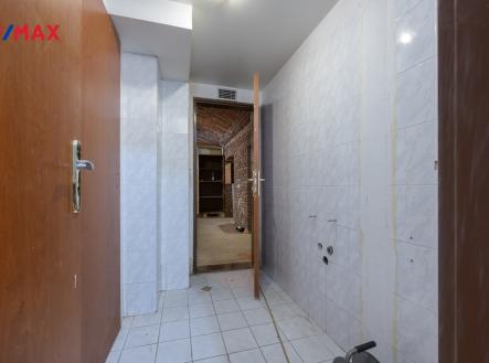 Přístupová chodba k S1,S2 | Prodej - obchodní prostor, 65 m²