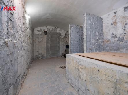 Sklep 33 | Prodej - obchodní prostor, 65 m²