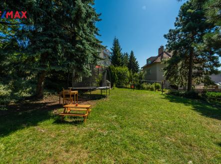 Soukromá zahrada s hřištěm | Prodej bytu, 3+1, 101 m²