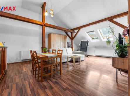 202509-cakovice-druhe-patro-12.jpg | Prodej - dům/vila, 215 m²