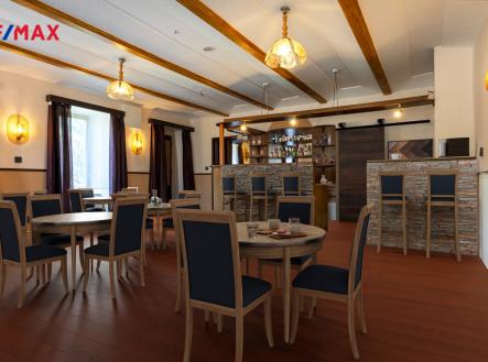 property-e4b7-rtyne-hlavni-sal-20-08-25-18-42.jpg | Prodej - obchodní prostor, 354 m²