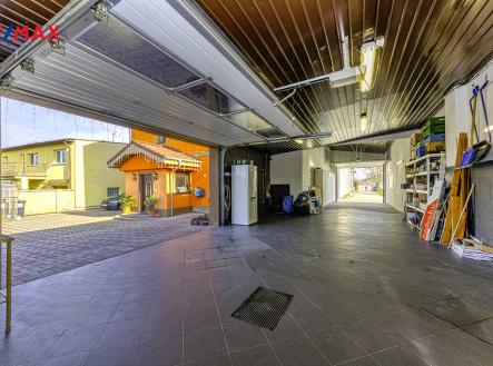 garaz.jpg | Prodej - hotel, 309 m²