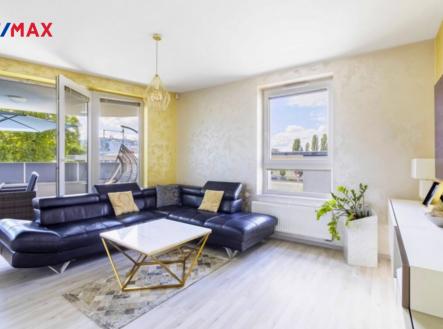 Posezení v obývacím pokoji | Prodej bytu, 3+kk, 81 m²