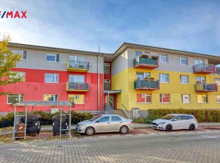 Pohled na dům | Prodej bytu, 2+kk, 37 m²