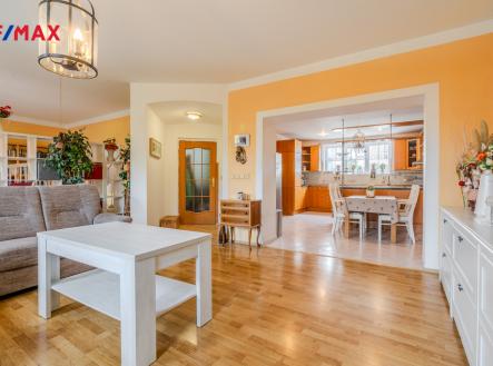 kostelec-foto-final-4.jpg | Prodej - nájemní dům, 489 m²