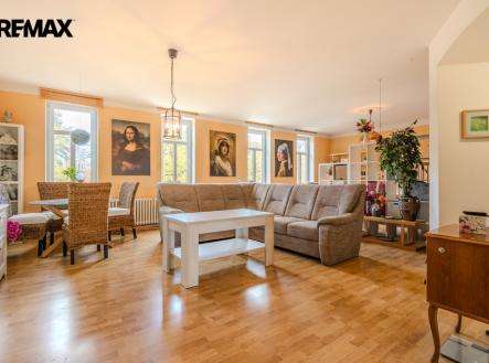 kostelec-foto-final-3.jpg | Prodej - nájemní dům, 489 m²