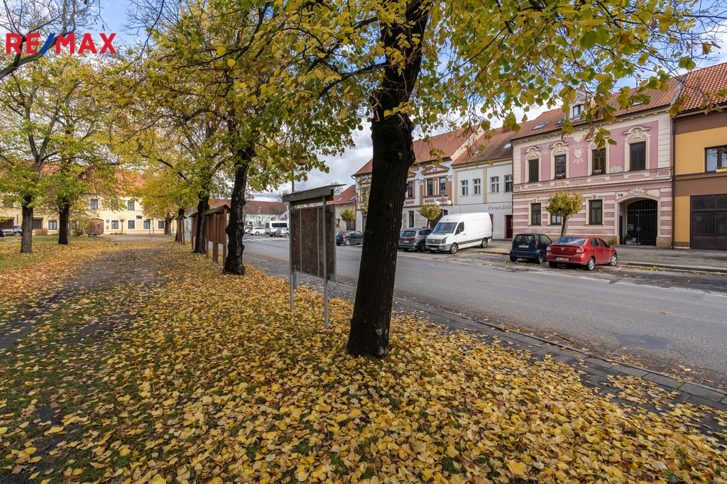 pohled na dům z náměstí