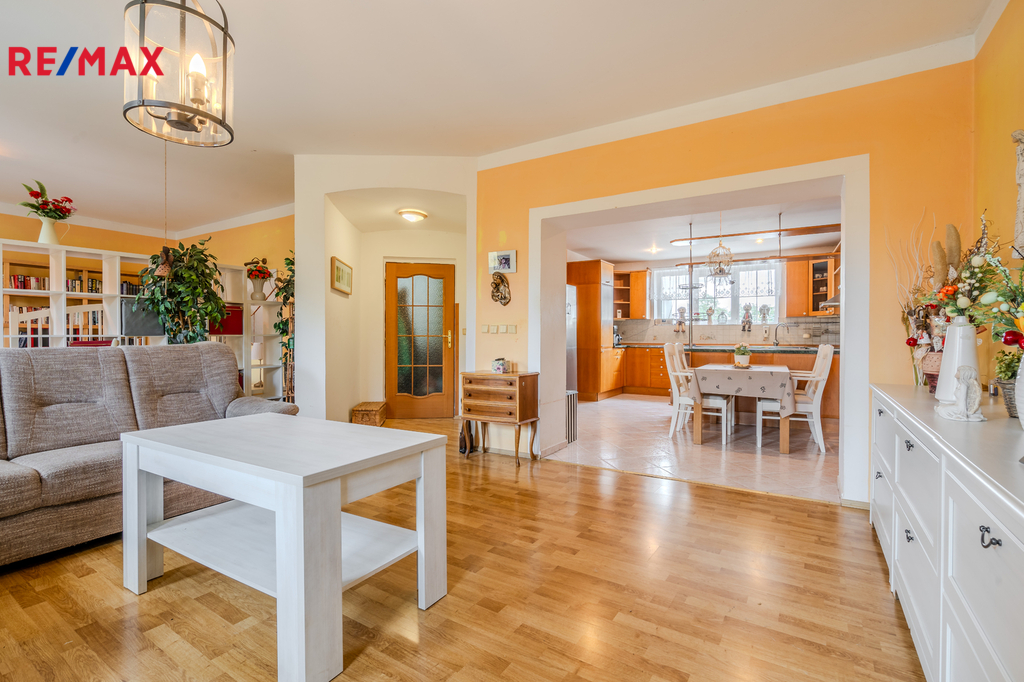 obývací pokoj byt 2.NP, kuchyně s jídelnou