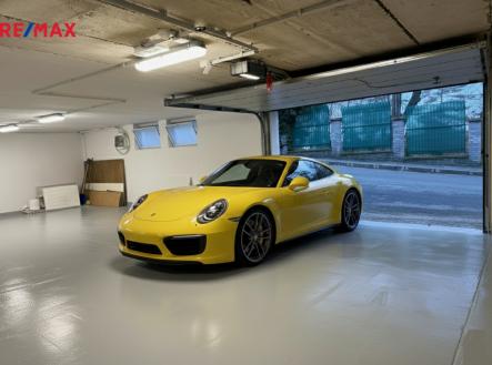 Parkovací stání v garáži u domu. Lze pronajmout za 2000 Kč/ měsíc. | Pronájem bytu, 3+1, 60 m²