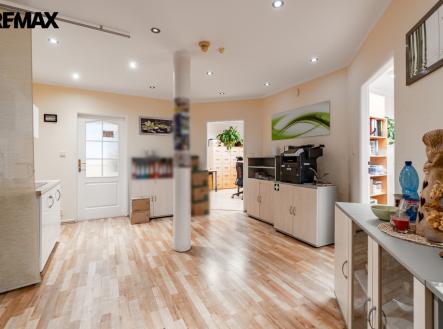 k-vejvodaku-19.jpg | Prodej - kanceláře, 253 m²