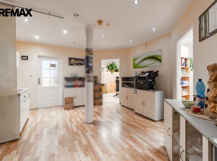 k-vejvodaku-19.jpg | Prodej - kanceláře, 253 m²